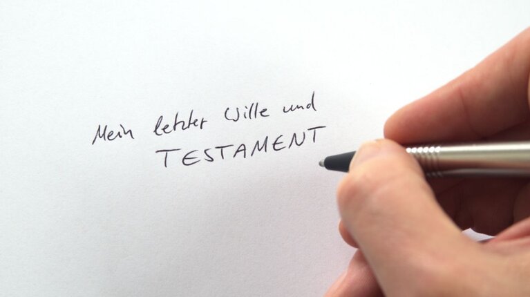 Warum kinderlose Paare ein Testament aufsetzen sollten
