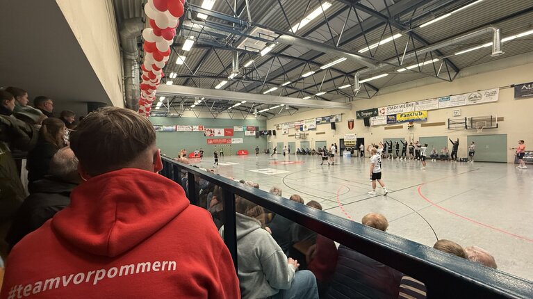 Heimspiel-Show in Loitz: Sparkasse unterstützt SG Uni