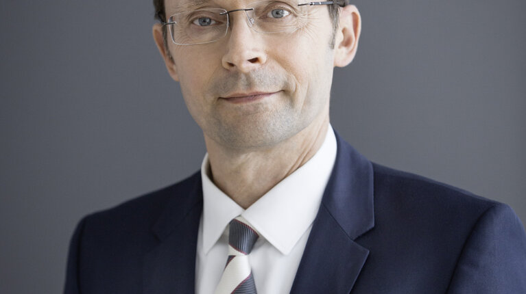 Kolumne von Dr. Ulrich Kater, Chefvolkswirt der DekaBank: Durchatmen in bewegten Zeiten