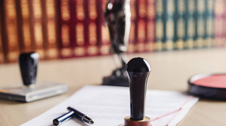 Adoption, Erbschein, Hauskauf: Was der Notar beglaubigen muss