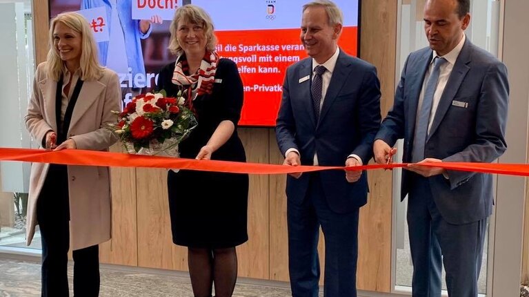 Sparkasse in Bergen erstrahlt neu