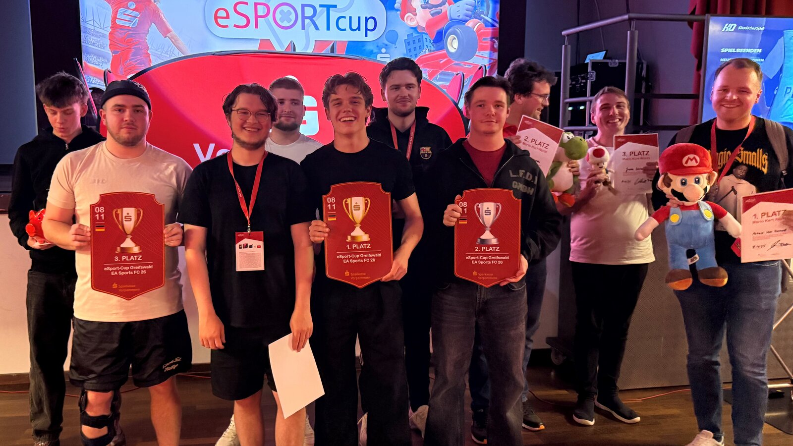 Alle Gewinner des 3. eSport-Cup der Sparkasse Vorpommern in Greifswald.